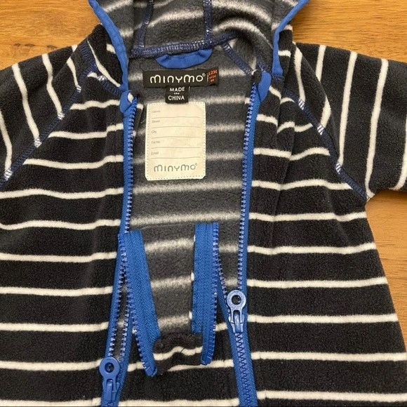 Minymo Jungen Fleeceoverall Le88 Navy/weiß Gestreift Mit Royal 2 Minymo Jungen Fleeceoverall Le88 Navy/weiß Gestreift Mit Royal – Bild 2