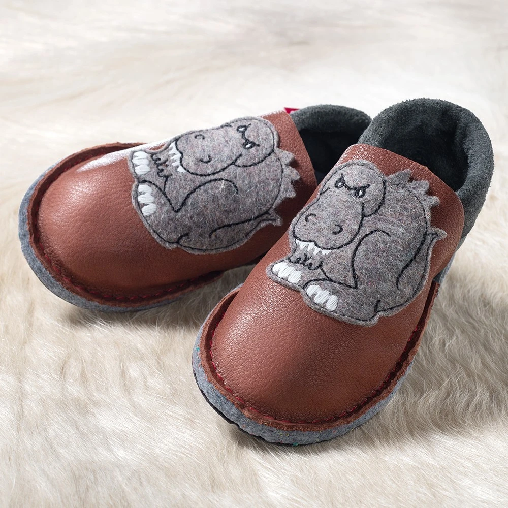 Pololo Kiga Dino Hausschuhe Braun 2 Pololo Kiga Dino Hausschuhe Braun – Bild 2